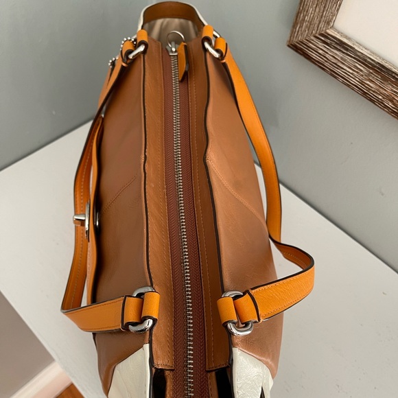 Gently used leather coach shoulder bag with zipper top and multiple pockets - Picture 6 of 10